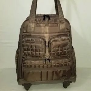 Lug puddle jumper wheelie like new walnut carry on suitcase